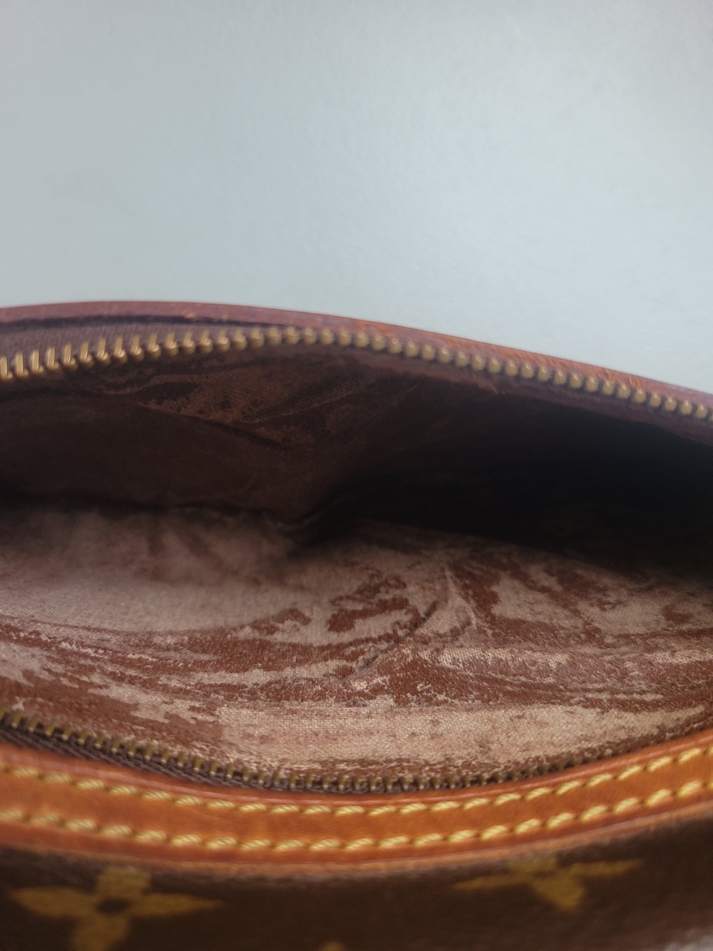 Louis Vuitton Marly Dragonne Monogram Clutch GM - Picture 14 of 16